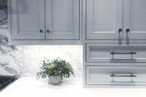 Mantra Cabinets vs KraftMaid - Which Should You Choose?